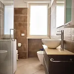 Casa Ierardi - Lägenhet Arona
